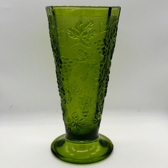 Vintage Anchor Hocking Avocado Green Glass Vase with Grapes and Leaves texured - Picture 2 of 10